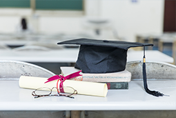 春招“黄金档”来袭：应届生看重落户政策 有企业招聘人数增五成